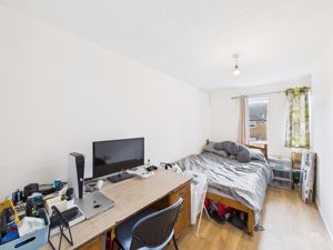 BEDROOM - click for photo gallery